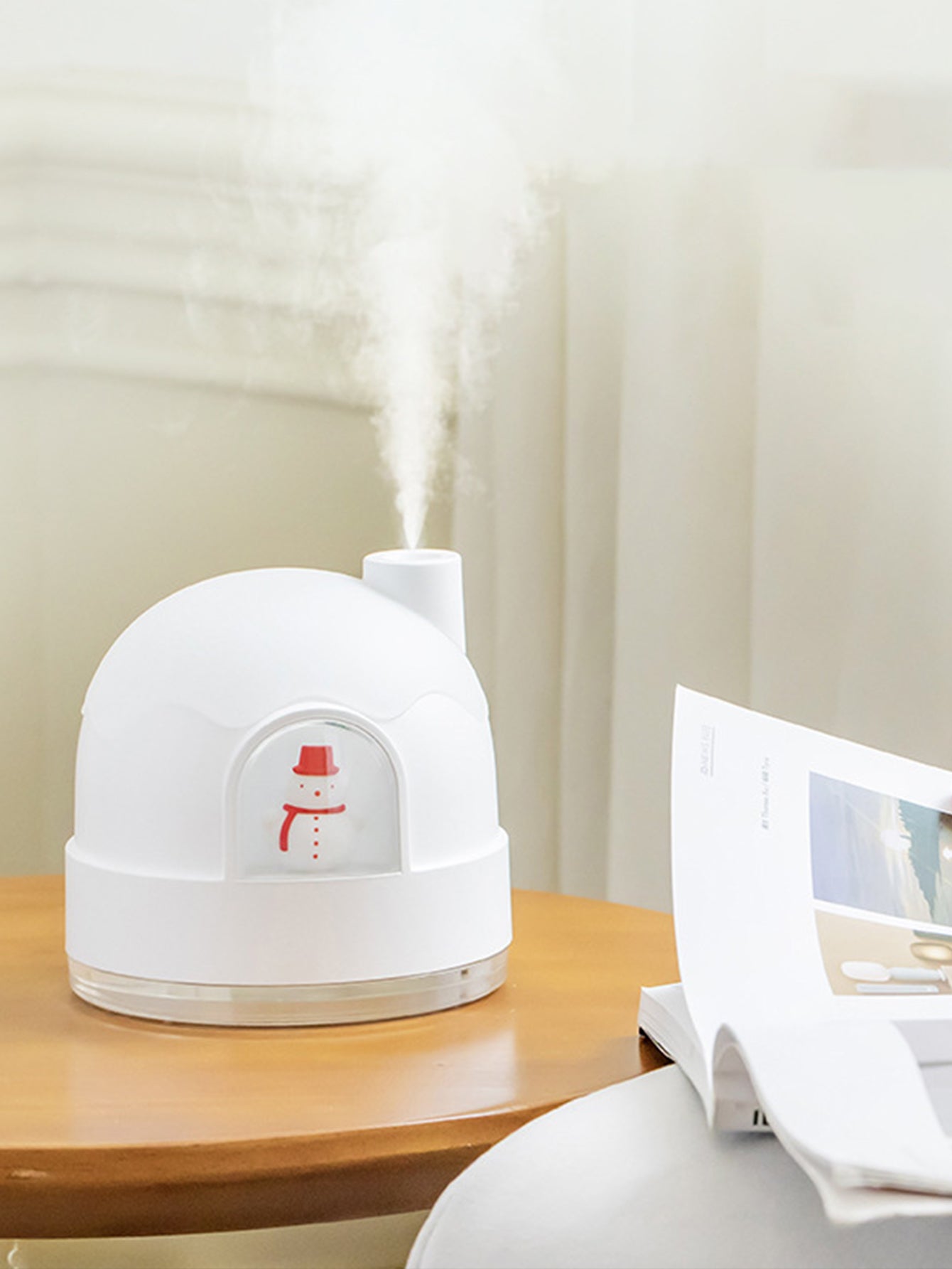 Cute Snow Igloo-Shaped Night Light Humidifier, USB Silent Home Bedroom Humidifier, Mini Desktop Air Moisturizer for Office