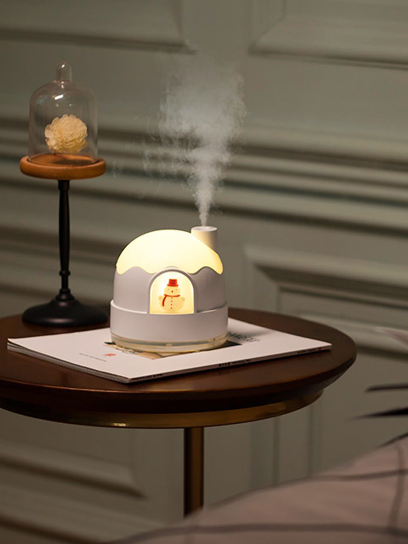 Cute Snow Igloo-Shaped Night Light Humidifier, USB Silent Home Bedroom Humidifier, Mini Desktop Air Moisturizer for Office