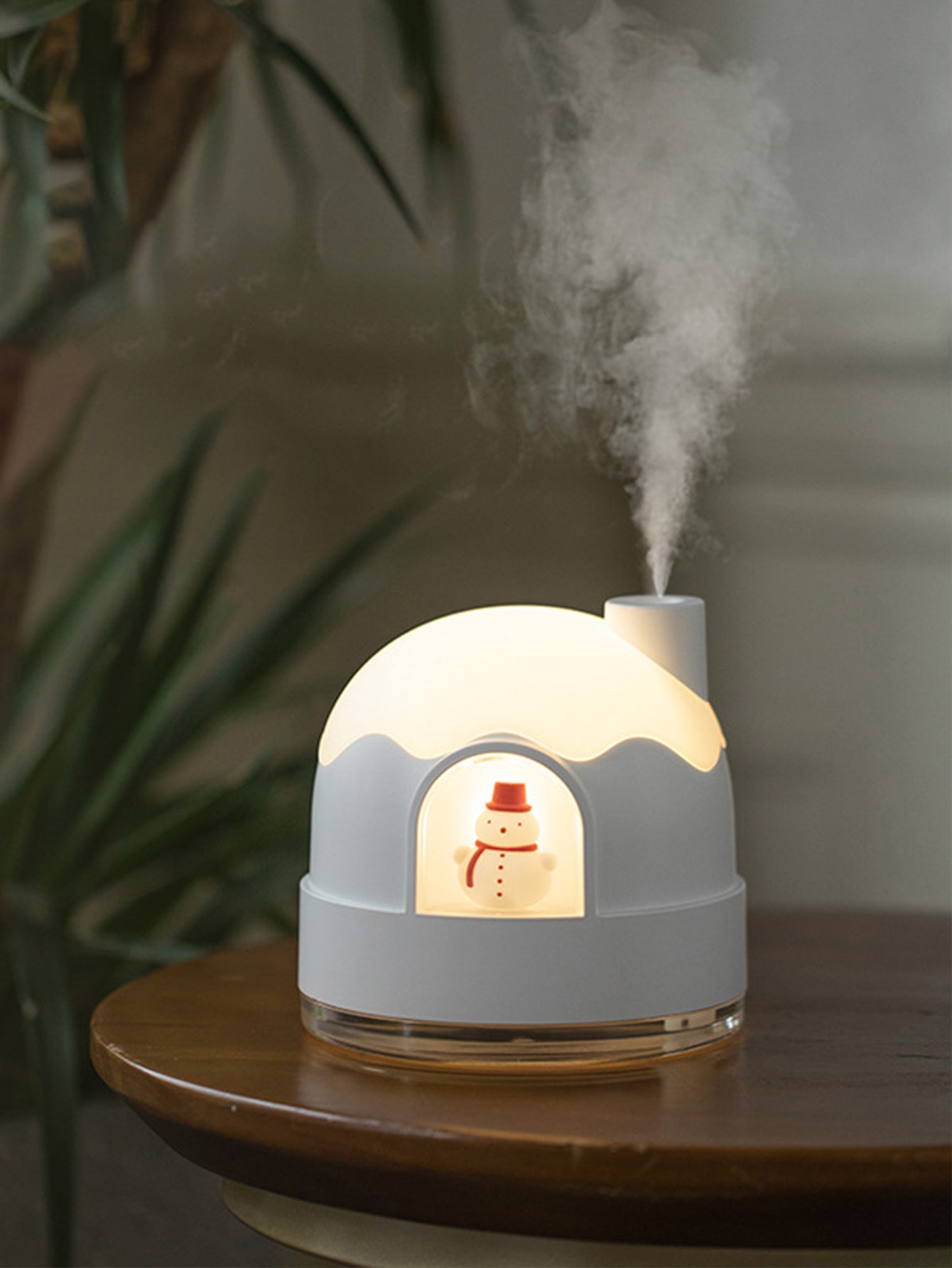Cute Snow Igloo-Shaped Night Light Humidifier, USB Silent Home Bedroom Humidifier, Mini Desktop Air Moisturizer for Office